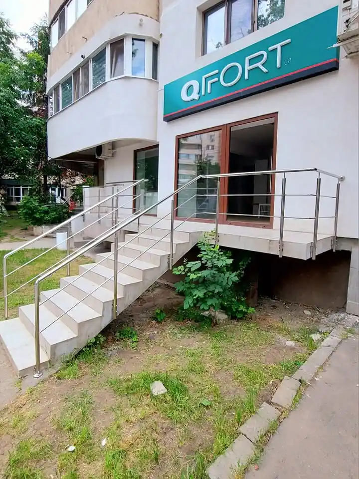 Balustrade inox pentru scări exterioare în Codlea, Brașov - model realizat de Real Inox