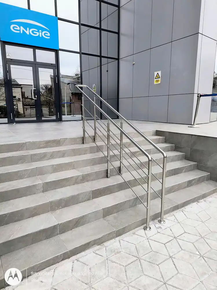 Balustrade inox pentru scări exterioare în Făgăraș, Brașov - model realizat de Real Inox