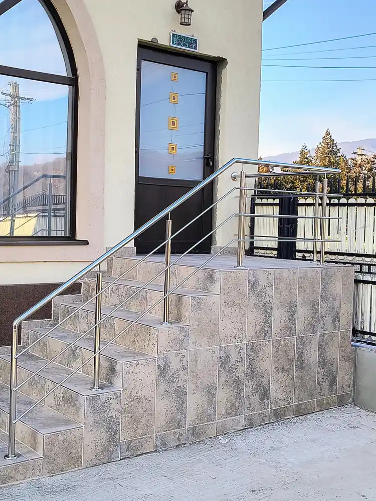 Balustrade inox pentru scări exterioare în Drumul Taberei, București - model realizat de Real Inox