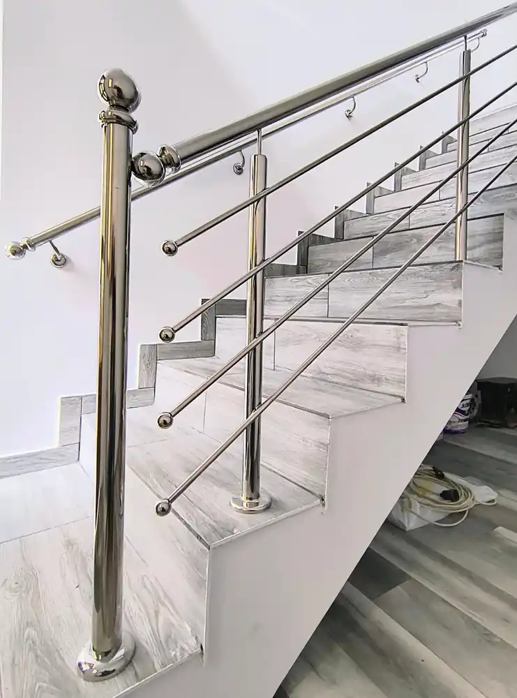Balustrade inox pentru scări interioare în Șoldanu, Călărași - model realizat de Real Inox