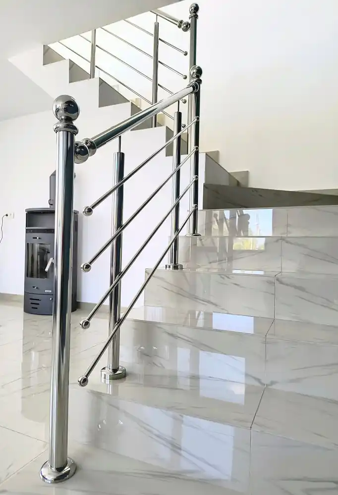 Balustrade inox pentru scări interioare în Bolintin-Vale, Giurgiu - model realizat de Real Inox