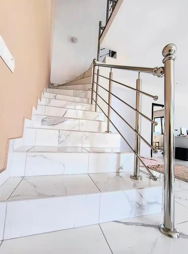 Balustrade inox pentru scări interioare în Popești-Leordeni, Ilfov - model realizat de Real Inox