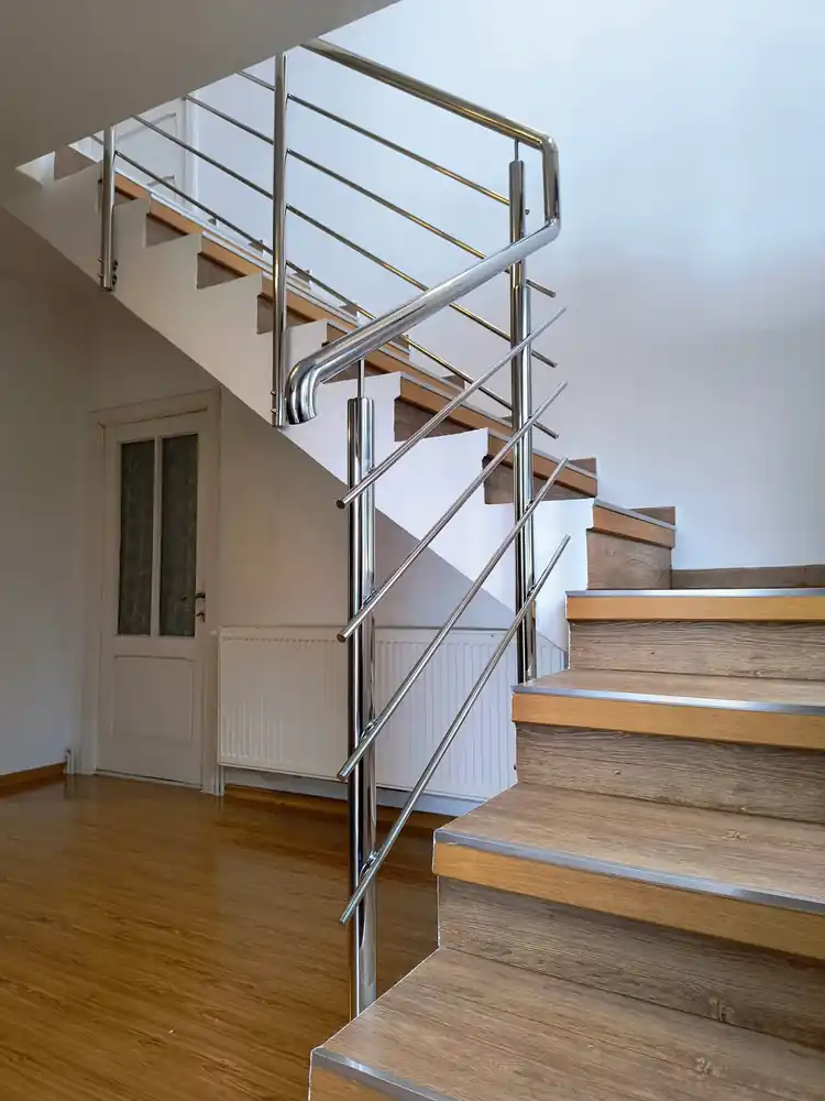 Balustrade inox pentru scări interioare în Slănic, Prahova - model realizat de Real Inox