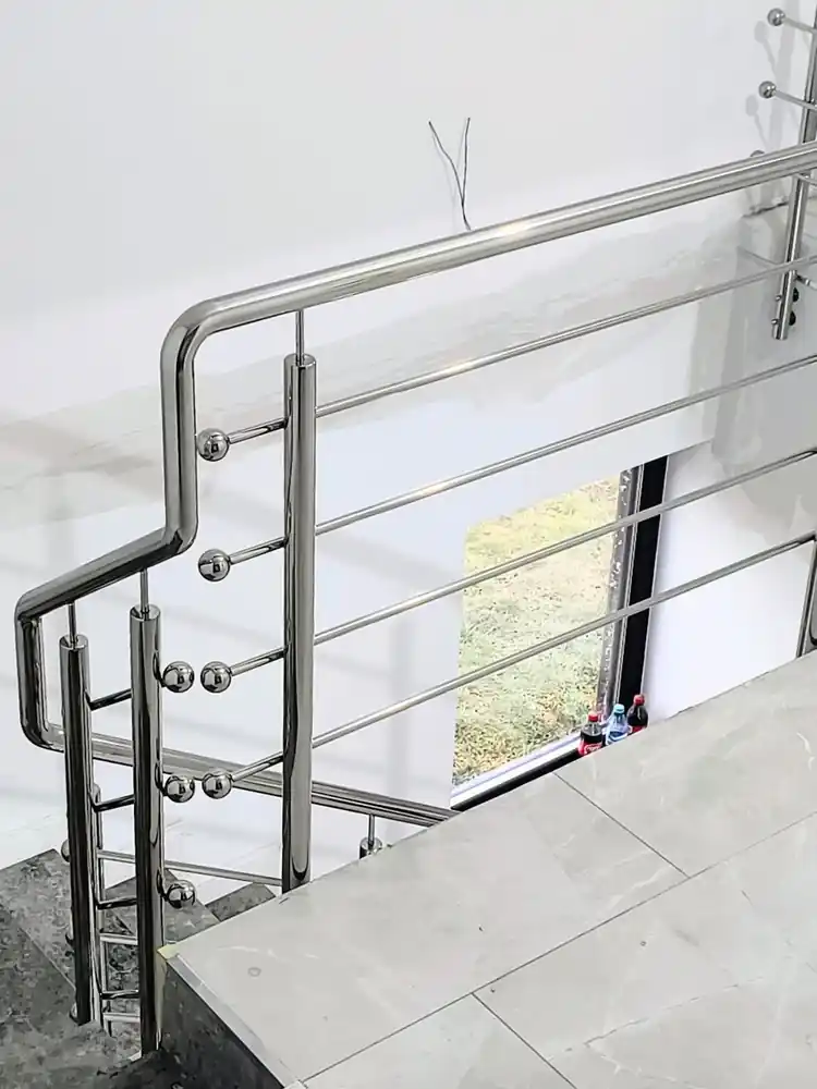 Balustrade inox pentru scări interioare în Blejoi, Prahova - model realizat de Real Inox