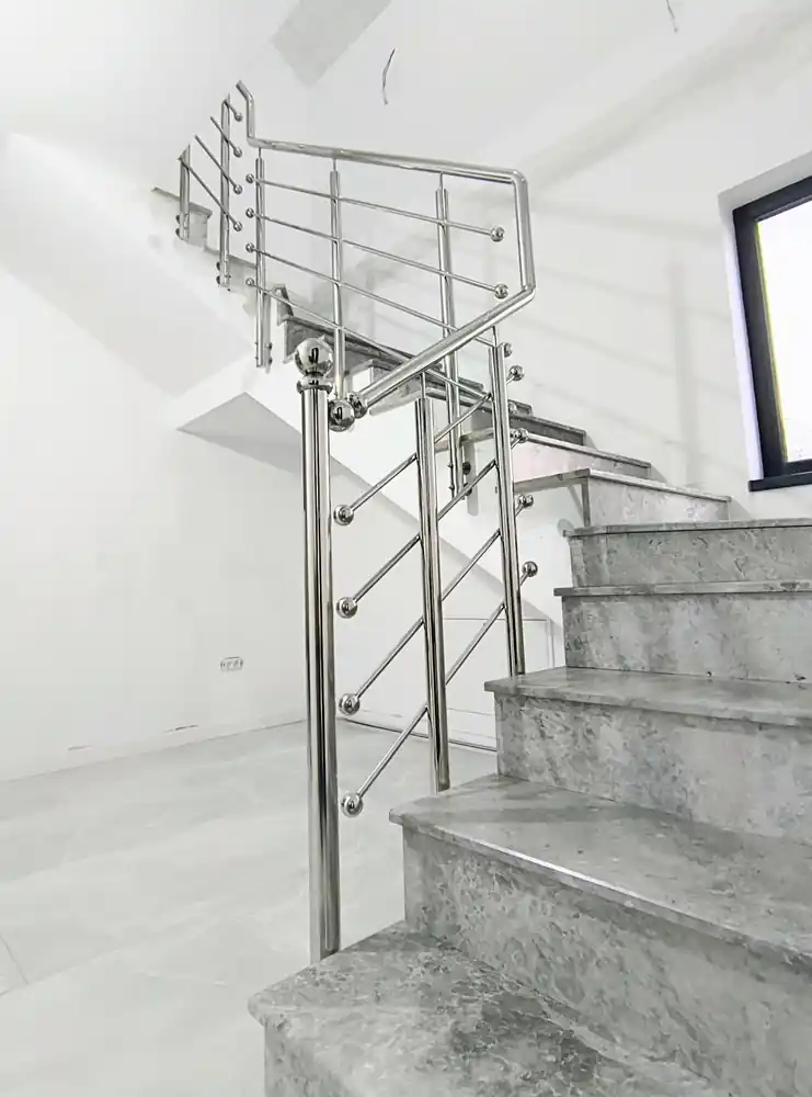 Balustrade inox pentru scări interioare în Bușteni, Prahova - model realizat de Real Inox