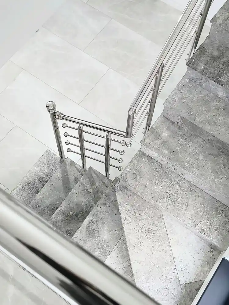 Balustrade inox pentru scări interioare în Drumul Taberei, București - model realizat de Real Inox