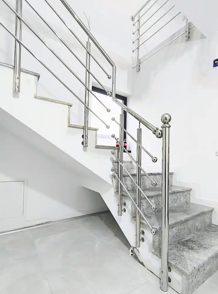 Balustradă inox scări interioare - lucrare Real Inox 23