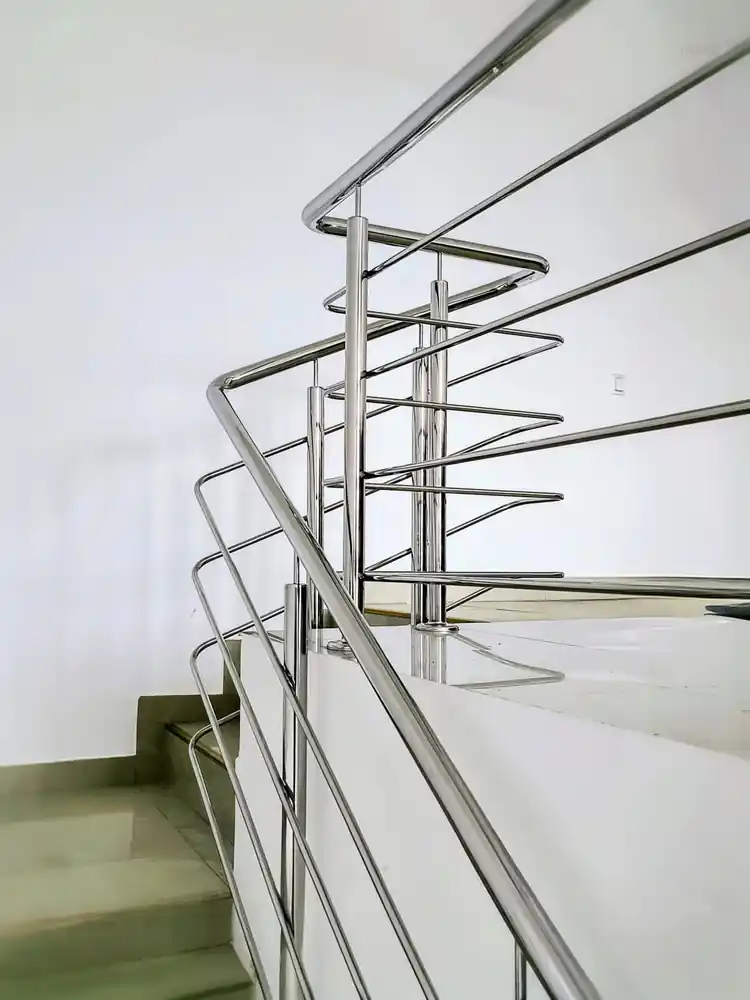 Balustrade inox pentru scări interioare în Modelu, Călărași - model realizat de Real Inox