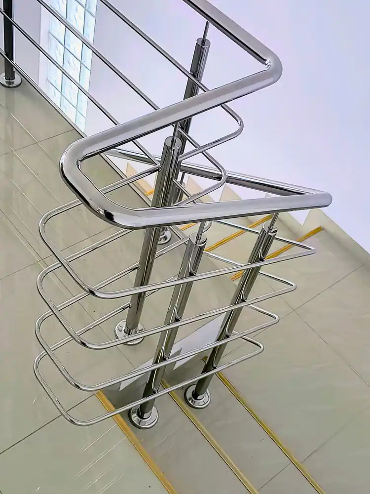 Balustrade inox pentru scări interioare în Moreni, Dâmbovița - model realizat de Real Inox