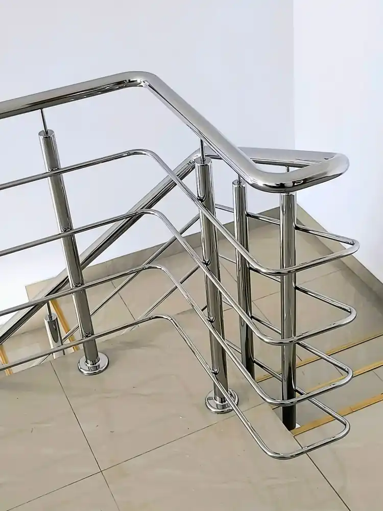 Balustrade inox pentru scări interioare în Făgăraș, Brașov - model realizat de Real Inox