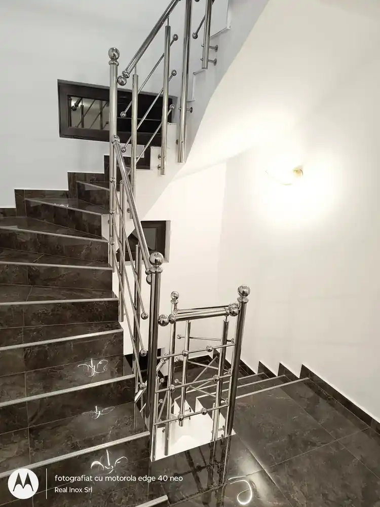 Balustrade inox pentru scări interioare în Comana, Giurgiu - model realizat de Real Inox