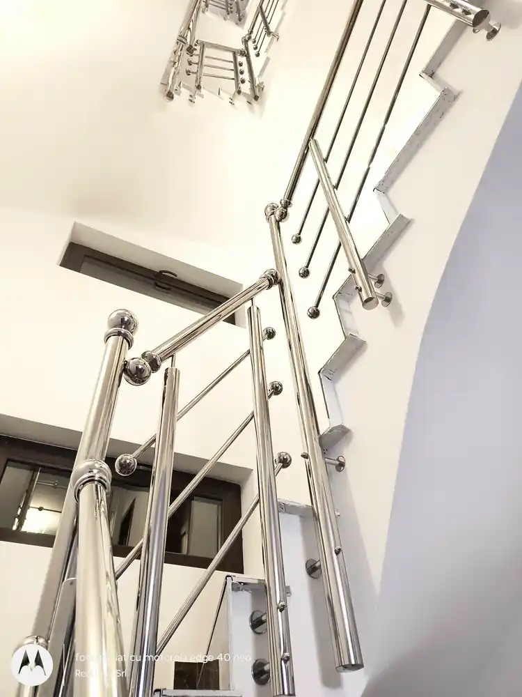 Balustradă inox scări interioare - lucrare Real Inox 37