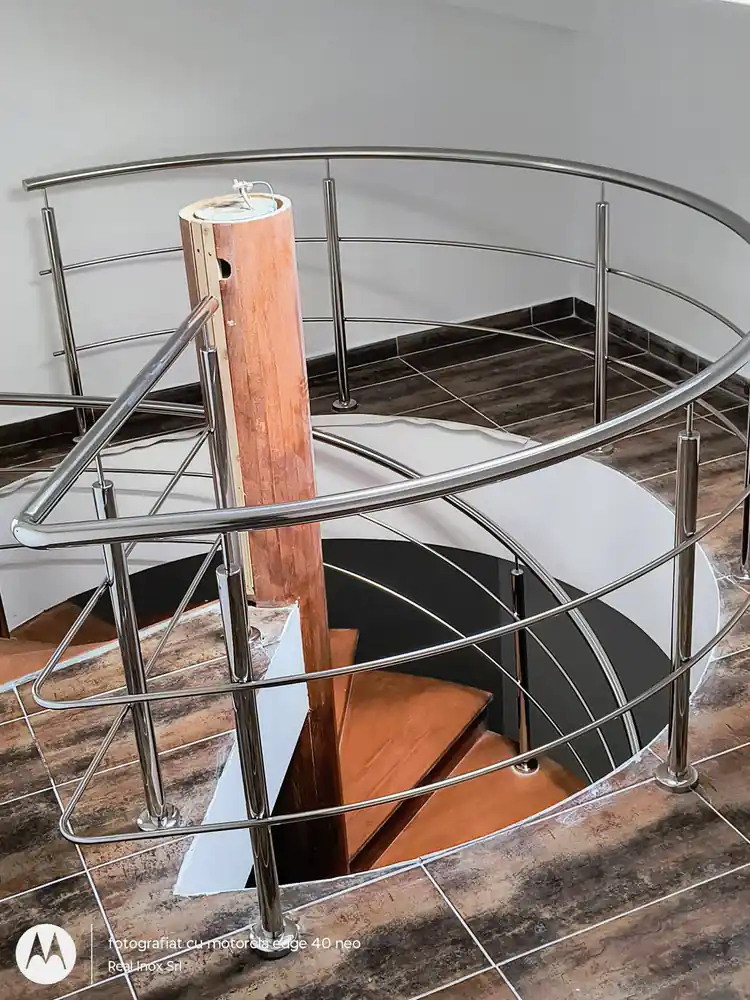 Balustrade inox pentru scări interioare în Codlea, Brașov - model realizat de Real Inox