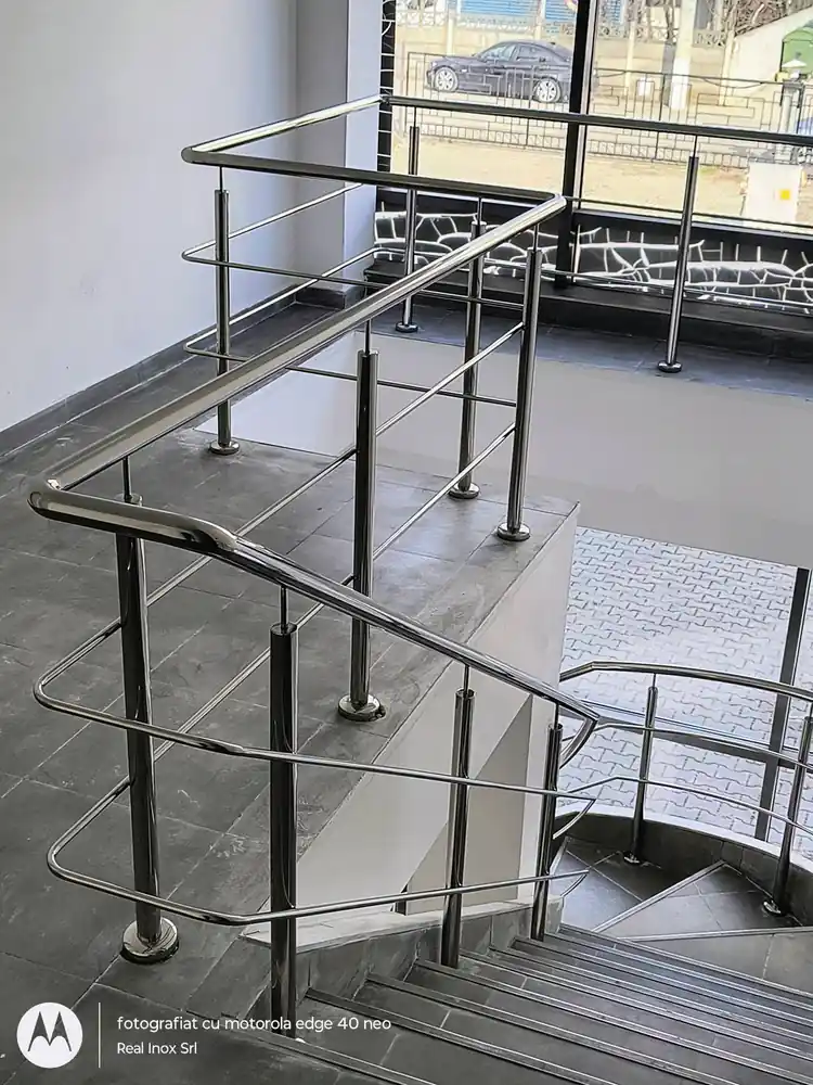 Balustrade inox pentru scări interioare în Berceni, București - model realizat de Real Inox
