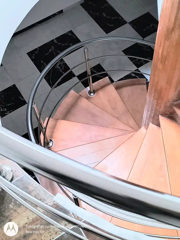 Balustrade inox pentru scări interioare în Comarnic, Prahova - model realizat de Real Inox