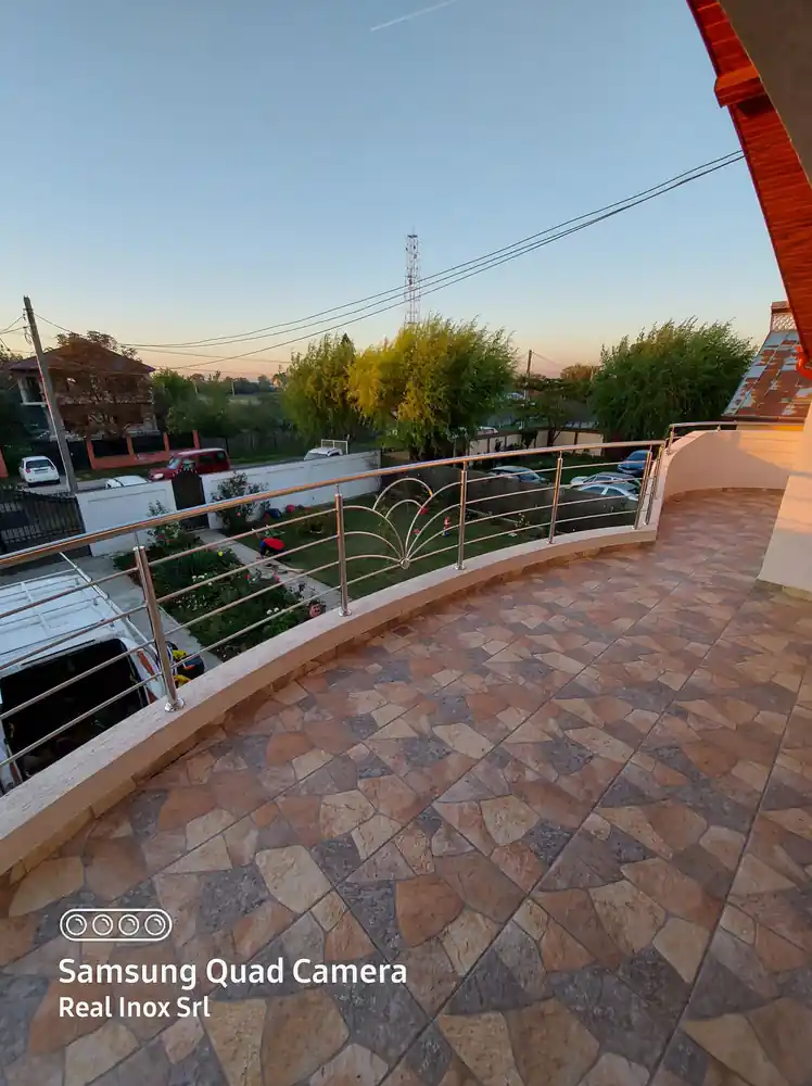 Balustrade inox pentru terase în Făgăraș, Brașov - model realizat de Real Inox