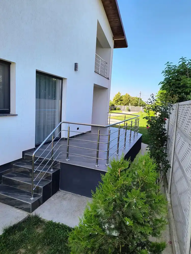 Balustrade inox pentru terase în Bran, Brașov - model realizat de Real Inox